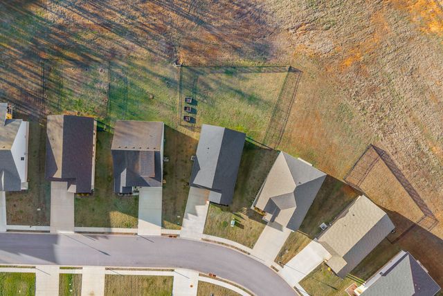 333 Frontier Dr, Clarksville, TN 37043