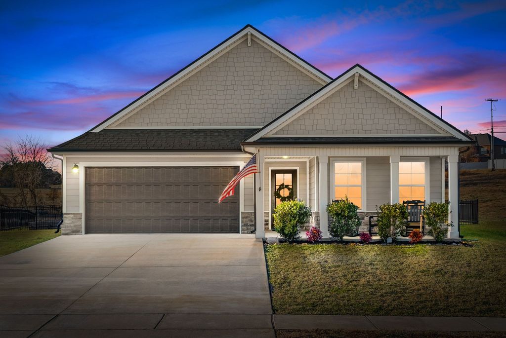 333 Frontier Dr, Clarksville, TN 37043