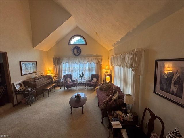 1340 Danielle CT, Chesapeake, VA 23320