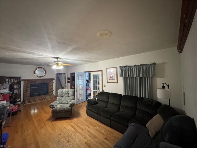 1340 Danielle CT, Chesapeake, VA 23320