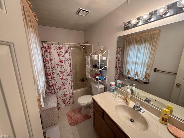 1340 Danielle CT, Chesapeake, VA 23320