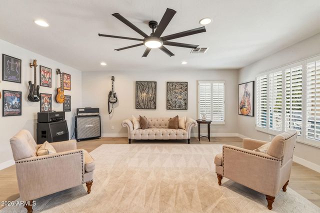6419 W HONEYSUCKLE Drive, Phoenix, AZ 85083