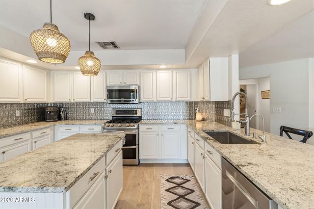 6419 W HONEYSUCKLE Drive, Phoenix, AZ 85083