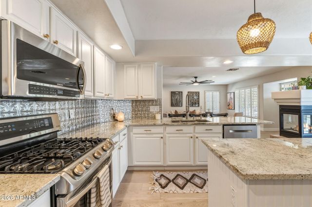 6419 W HONEYSUCKLE Drive, Phoenix, AZ 85083