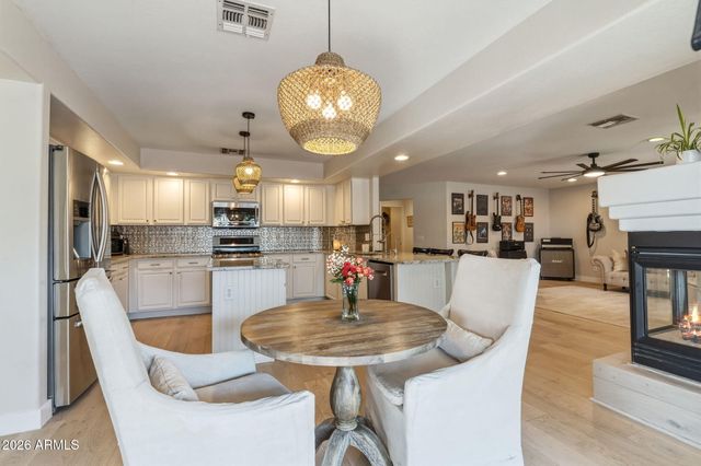 6419 W HONEYSUCKLE Drive, Phoenix, AZ 85083