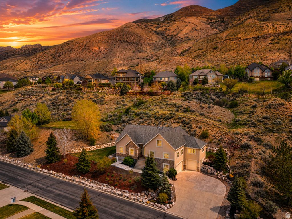 9476 N AVANYU DR, Pleasant Grove, UT 84062