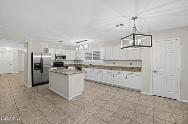 1704 W WILDWOOD Drive, Phoenix, AZ 85045