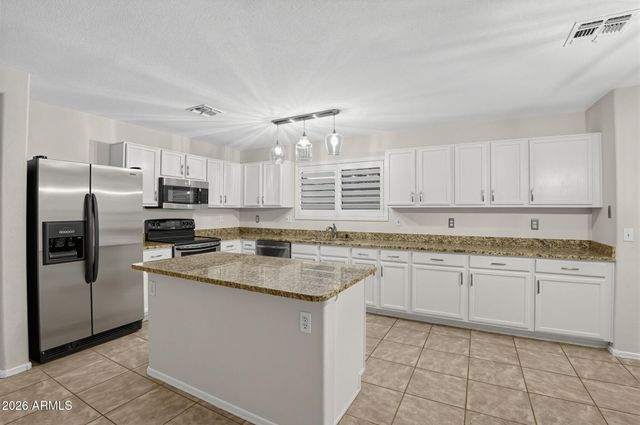 1704 W WILDWOOD Drive, Phoenix, AZ 85045