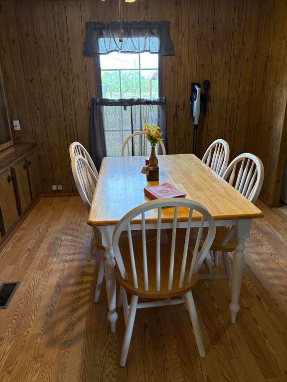 Image 11 of property listing at 1294 W Moss Street, Paint Rock, TX 76866