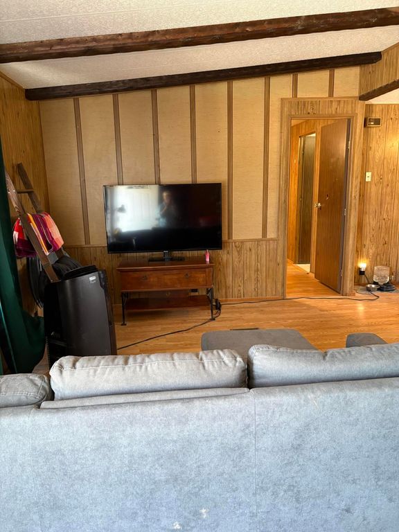 Image 13 of property listing at 1294 W Moss Street, Paint Rock, TX 76866