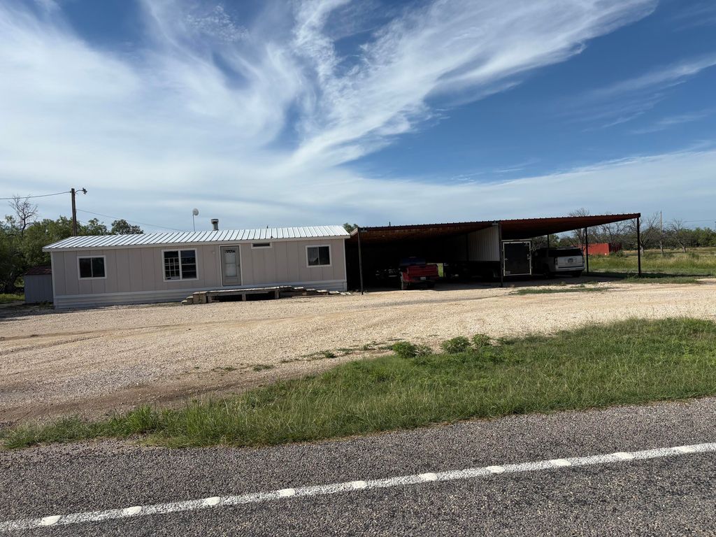 Image 2 of property listing at 1294 W Moss Street, Paint Rock, TX 76866