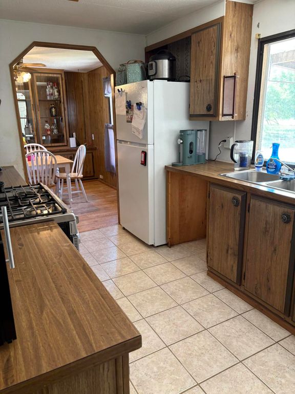 Image 21 of property listing at 1294 W Moss Street, Paint Rock, TX 76866