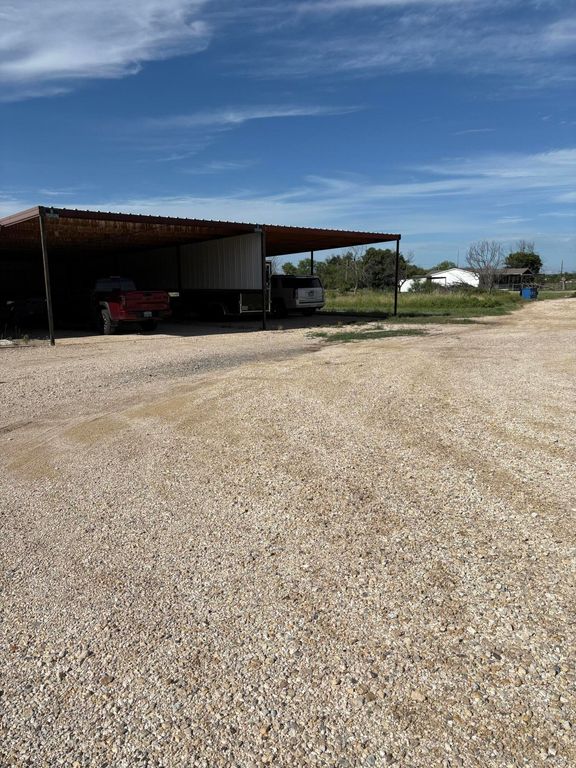 Image 4 of property listing at 1294 W Moss Street, Paint Rock, TX 76866