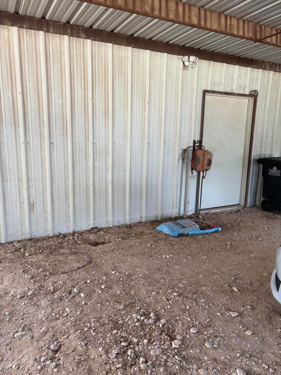 Image 7 of property listing at 1294 W Moss Street, Paint Rock, TX 76866