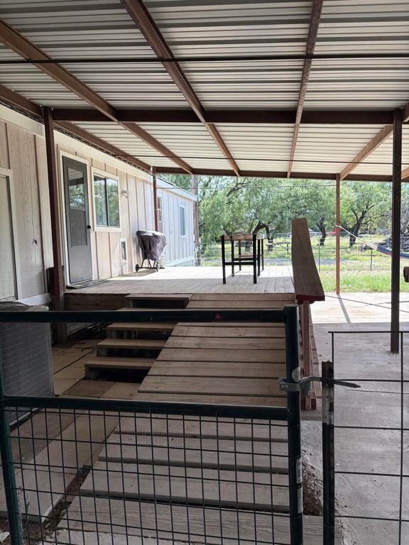 Image 8 of property listing at 1294 W Moss Street, Paint Rock, TX 76866