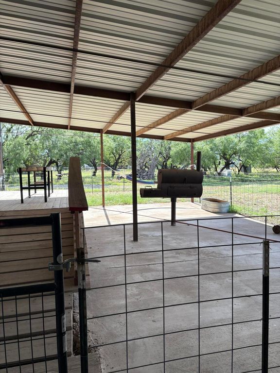 Image 9 of property listing at 1294 W Moss Street, Paint Rock, TX 76866