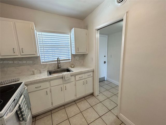 7505 SW 82nd St 320, Miami, FL 33143