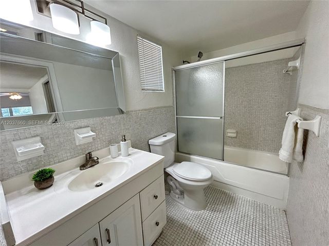 7505 SW 82nd St 320, Miami, FL 33143