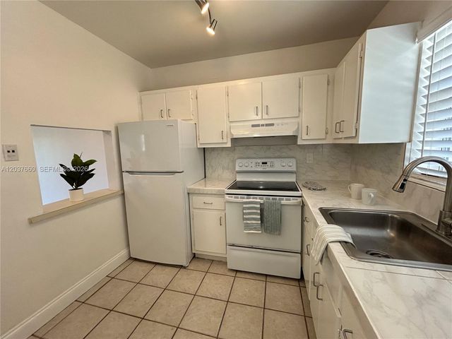 7505 SW 82nd St 320, Miami, FL 33143