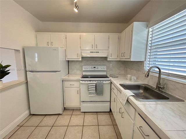 7505 SW 82nd St 320, Miami, FL 33143