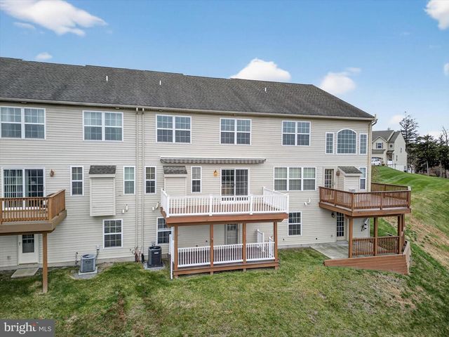 307 STONERIDGE CT, New Cumberland, PA 17070