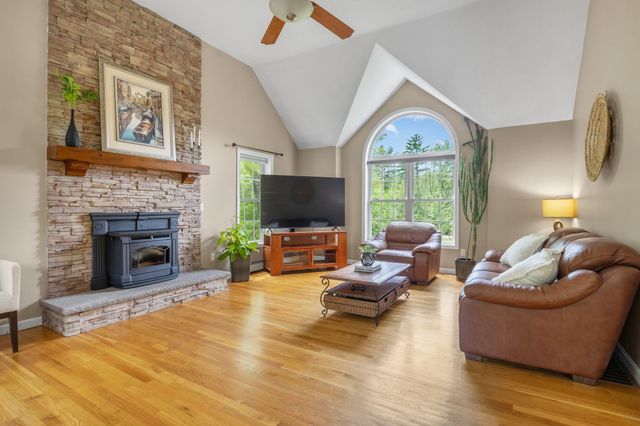 212 Oak Hill Road, Barrington, NH 03825