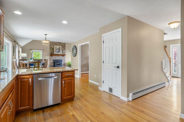 212 Oak Hill Road, Barrington, NH 03825