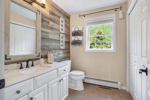 212 Oak Hill Road, Barrington, NH 03825