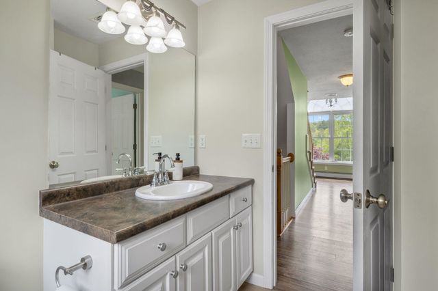212 Oak Hill Road, Barrington, NH 03825