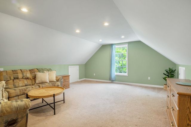 212 Oak Hill Road, Barrington, NH 03825
