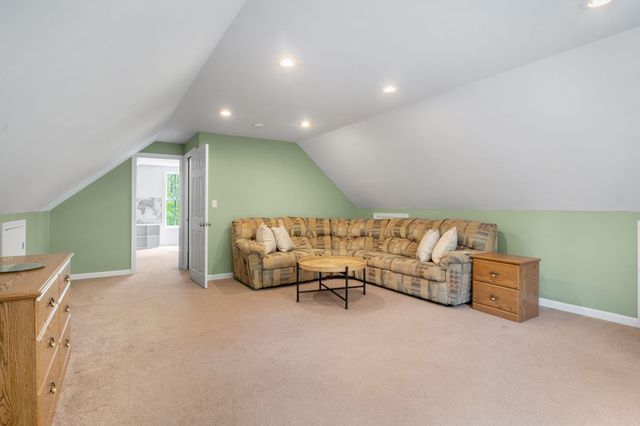 212 Oak Hill Road, Barrington, NH 03825