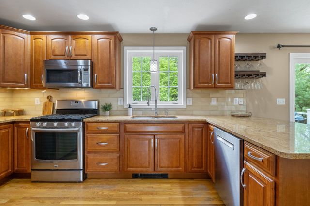 212 Oak Hill Road, Barrington, NH 03825