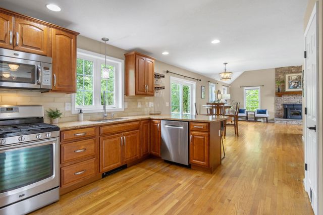 212 Oak Hill Road, Barrington, NH 03825