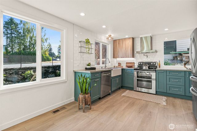 12077 75th Avenue S, Seattle, WA 98178
