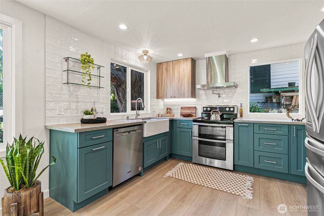 12077 75th Avenue S, Seattle, WA 98178