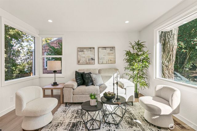 12077 75th Avenue S, Seattle, WA 98178
