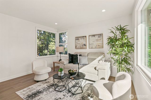 12077 75th Avenue S, Seattle, WA 98178
