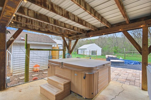 772 PINEWOODS RD, Quicksburg, VA 22847
