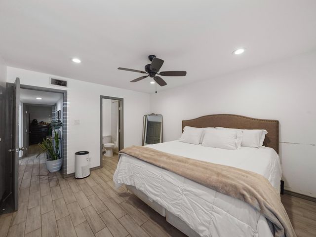 9616 Long Point Road 47, Houston, TX 77055