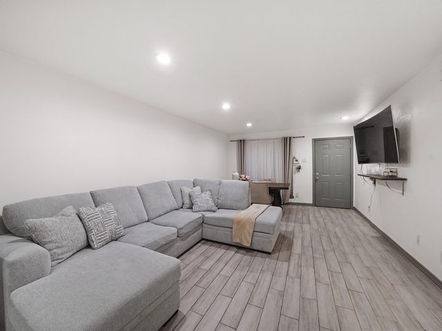 9616 Long Point Road 47, Houston, TX 77055