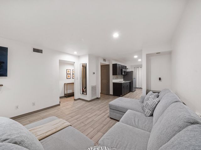 9616 Long Point Road 47, Houston, TX 77055