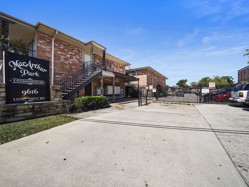 9616 Long Point Road 47, Houston, TX 77055