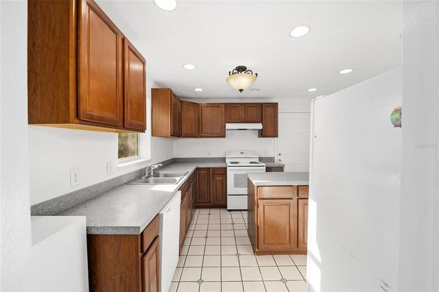 829 NE 15TH AVENUE, Ocala, FL 34470