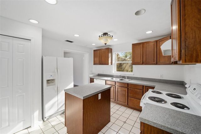 829 NE 15TH AVENUE, Ocala, FL 34470