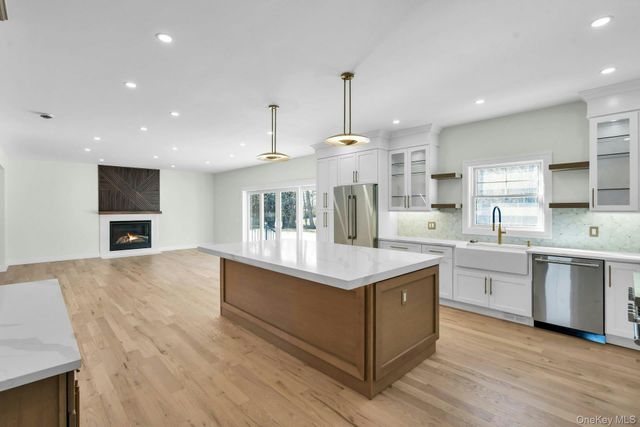 3 Carmine Court, Commack, NY 11725