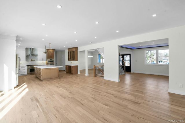 3 Carmine Court, Commack, NY 11725