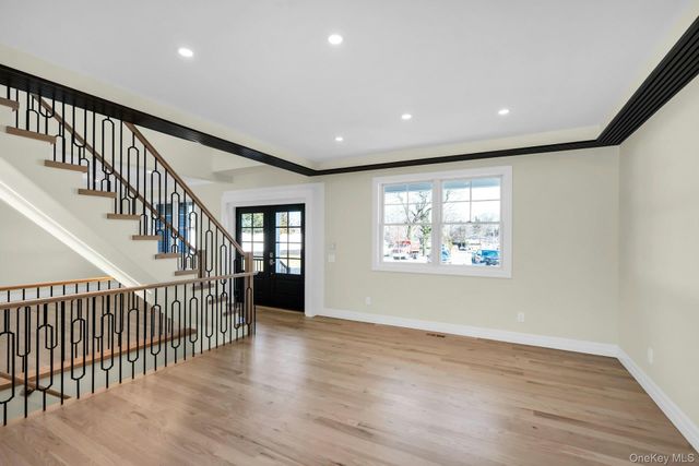 3 Carmine Court, Commack, NY 11725