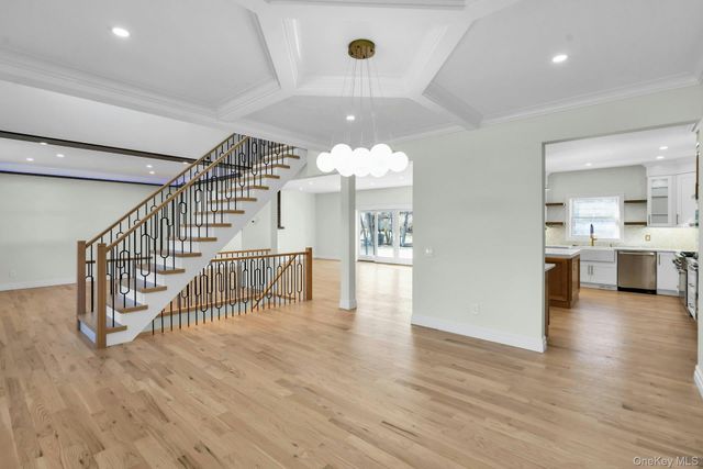 3 Carmine Court, Commack, NY 11725