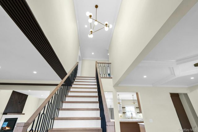 3 Carmine Court, Commack, NY 11725