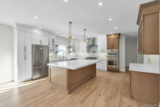 3 Carmine Court, Commack, NY 11725